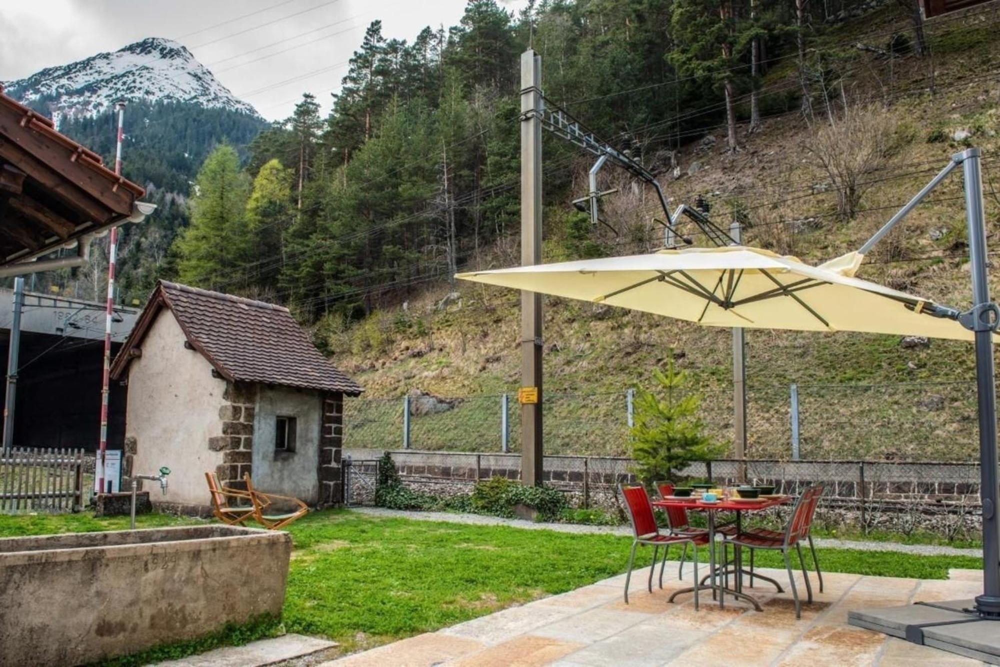 Villa Bahnwaerterhaus Eggwald Wassen Esterno foto